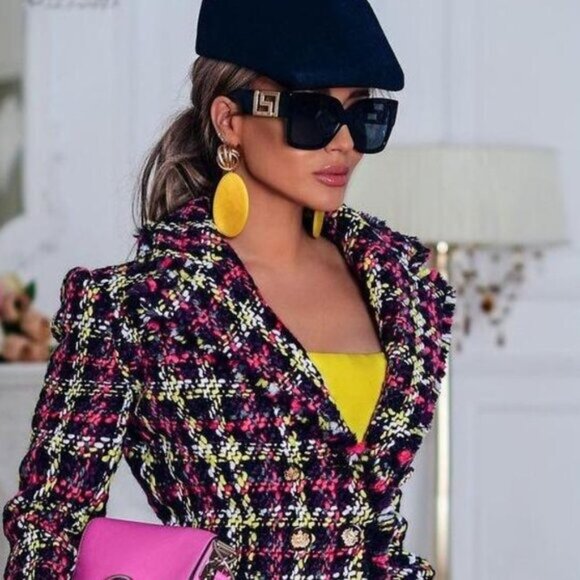 Versace VE4402 GB1/87 Sunglasses Black Square Frame, Dark Grey Lenses - Picture 5 of 12